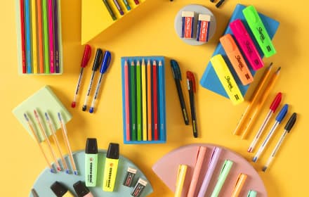 Lápices de colores, bolígrafos y