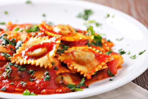 Sorrentinos con salsa de tomate express