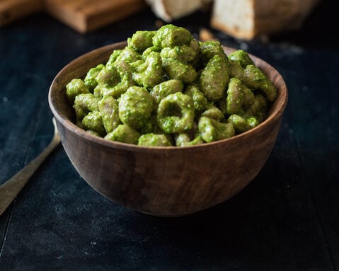 Gnocchi con pesto de albahaca y palta
