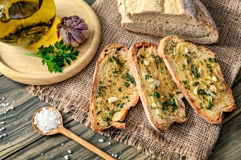 Pan de Ajo y Albahaca