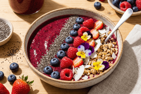 Smoothie bowl de frutos rojos y chía